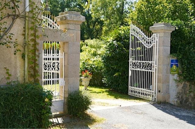 Domaine De La Dame De Lauriere Bed & Breakfast Solignac Bagian luar foto